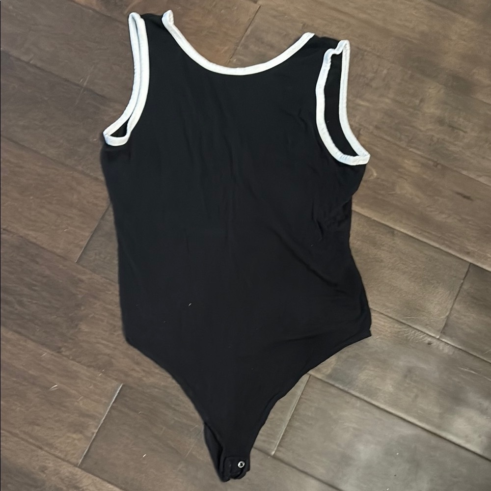 4/$20 Garage women’s Black One Piece Bodysuit, size large